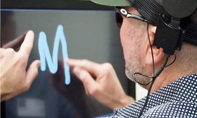 Resumen de I + D: láseres de "luz torcida", avances de visión protésica y perros entrenados con robot