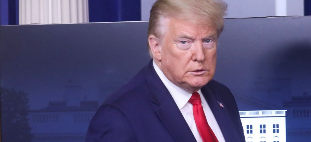 Trump presiona a gobernadores para que permitan reabrir iglesias este fin de semana