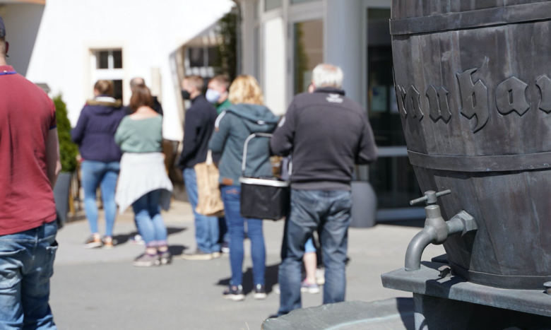 ¡Cerveza gratis!, cervecería regala lo que no puede vender