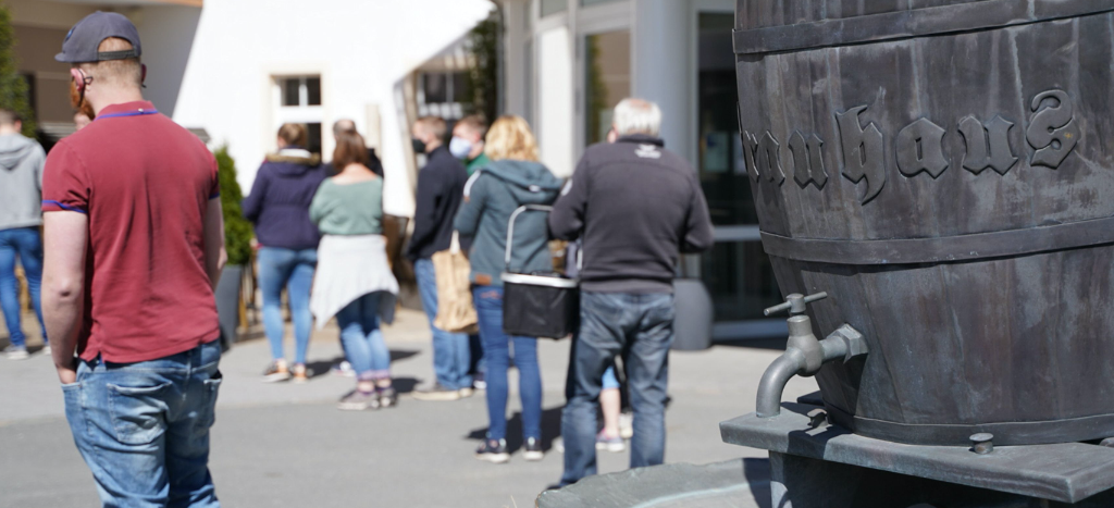 ¡Cerveza gratis!, cervecería regala lo que no puede vender
