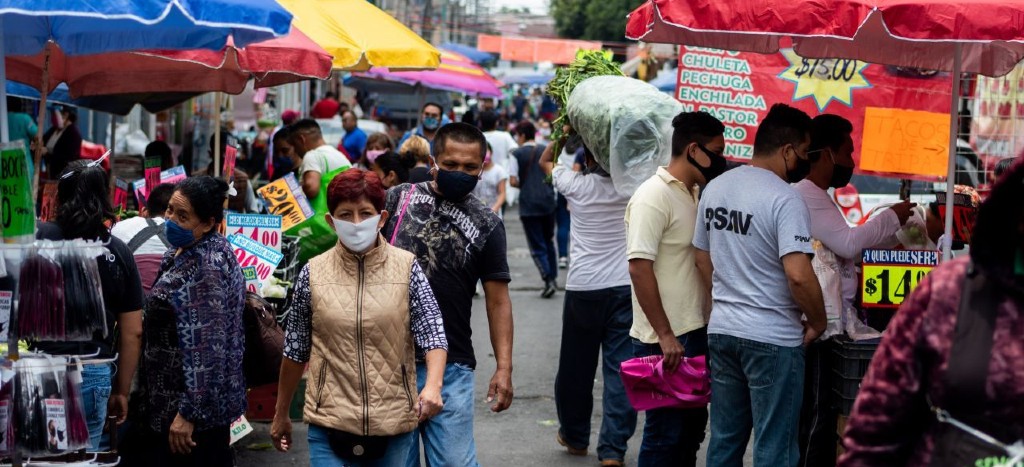 ‘Pensar dos veces’, suspensión de medidas de distanciamiento social demasiado rápido: OPS