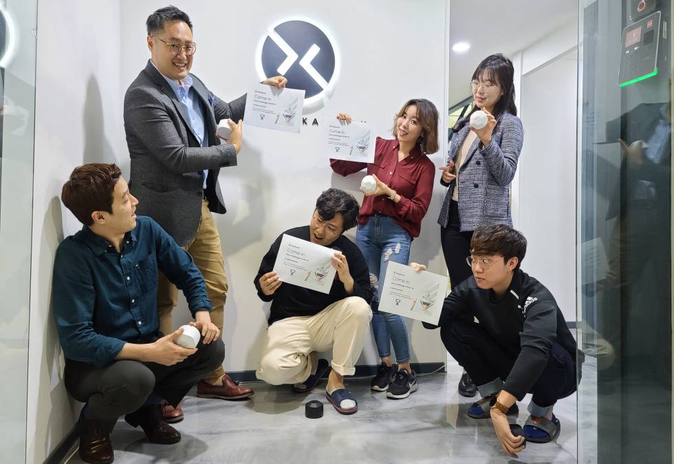 Integrantes de Xandar Kardian, la 'startup' surcoreana finalista del programa Come In.
