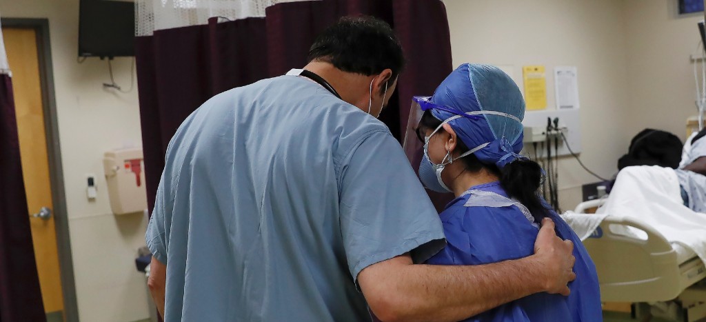 Casi 600 trabajadores sanitarios han muerto en EU desde el inicio de la epidemia