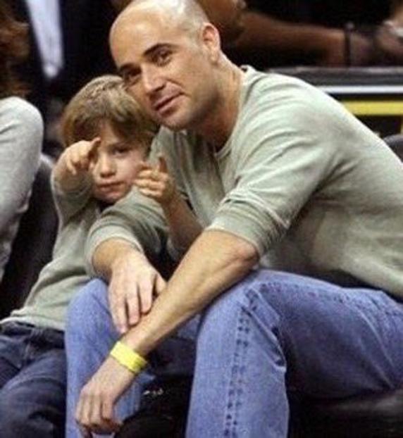 Jaden y Andre Agassi, cuando el ahora jugador de béisbol era un niño y el su padre era el chico de Las Vegas en el tenis mundial