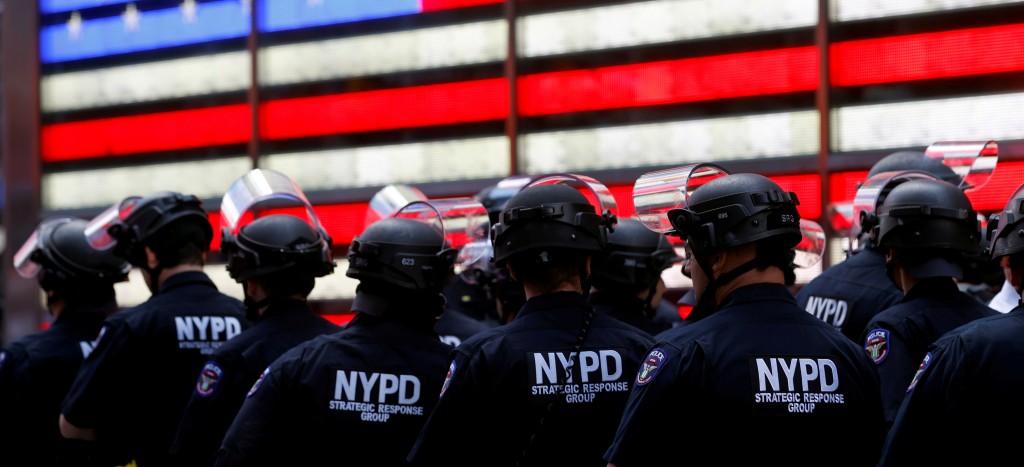 Prohíbe Washington a la policía uso de gas lacrimógeno y balas de goma