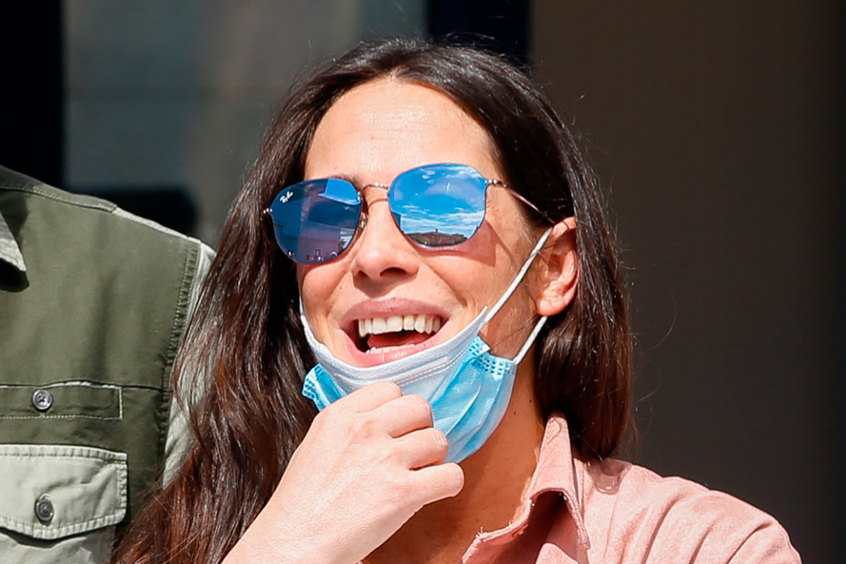 Malú, regresa a redes tras ser mamá para compartir su felicidad