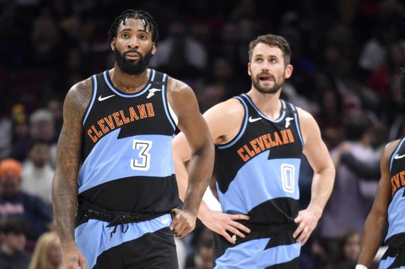 La pareja Andre Drummond y Kevin Love, de los Cavaliers, en un encuentro antes del parón de la NBA.