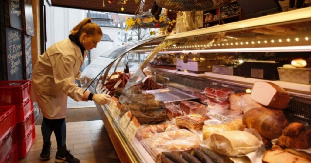 Alemania: por brote de coronavirus en un matadero, también cierran escuelas