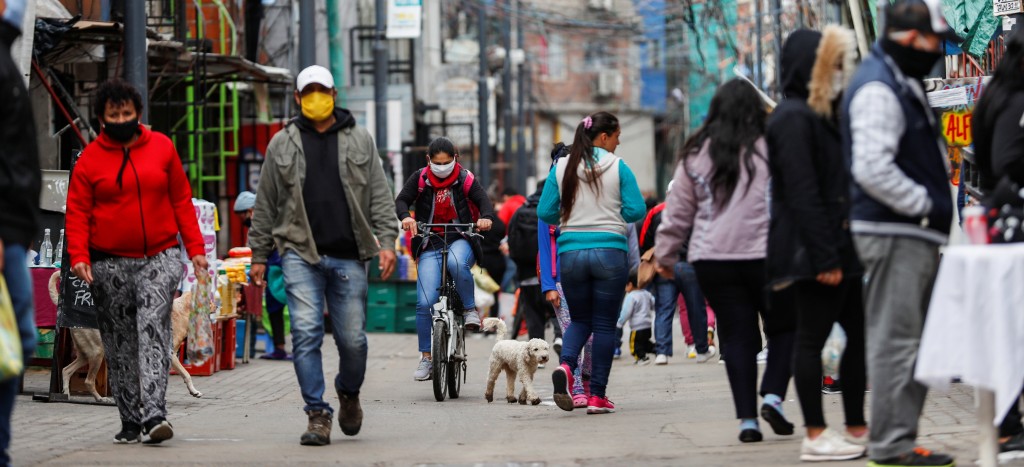 Argentina lucha contra el pico del Covid-19 mientras la pandemia crece en sus barrios vulnerables