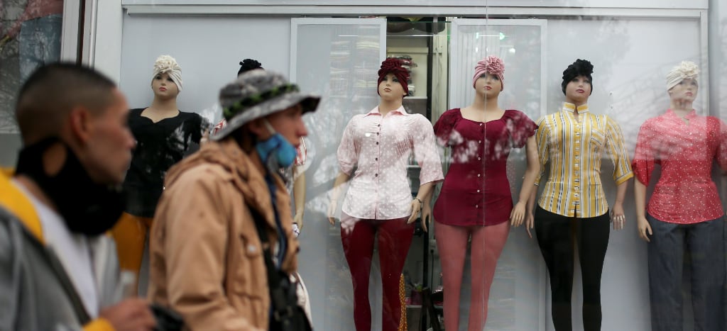 ¿Cuál pandemia? Colombianos compran durante día sin IVA en medio de cuarentena por coronavirus