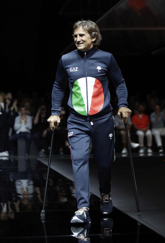Zanardi, caminando con prótesis