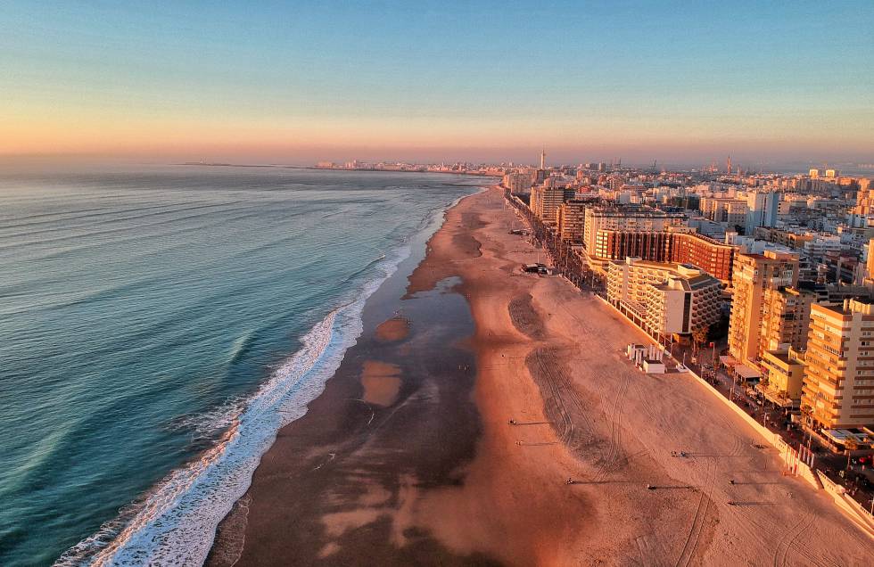 La gaditana playa Victoria.