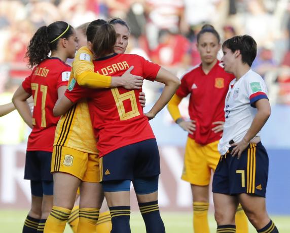 Encuentro de octavos de final entre las Selecciones de España - Estados Unidos en el Stade Auguste-Delaune de Reims. Vicky Losada, Sandra Paños