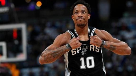 DeRozan no ha terminado de encontrar su hueco en los Spurs.