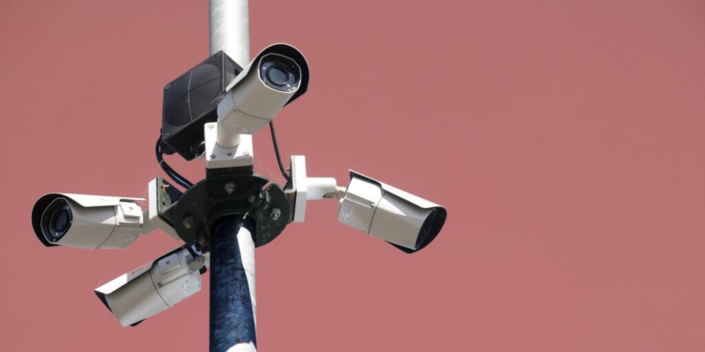 Ahora Amazon está prohibiendo su controvertido software de reconocimiento facial