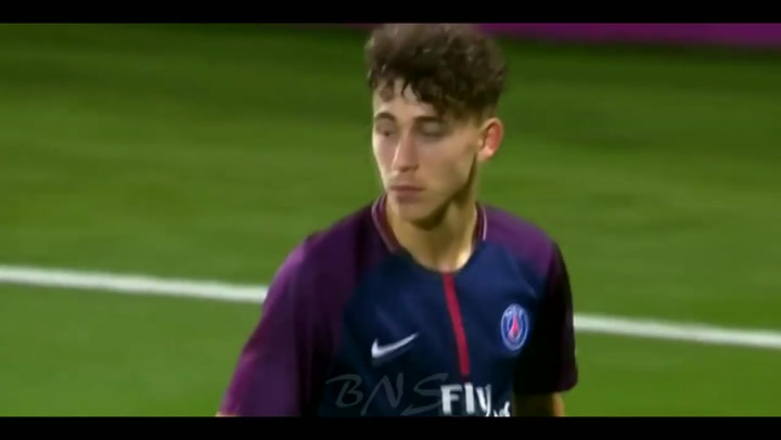 Así juega Adil Aouchiche (PSG) Así juega Adil Aouchiche (PSG)