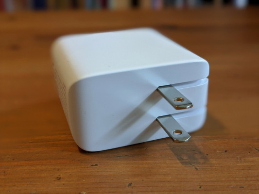 Aukey introduces an extremely compact 100w charger