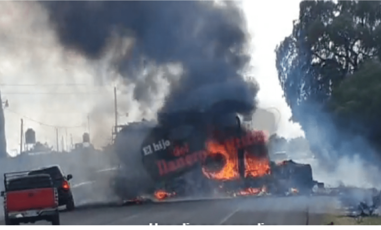 Celaya arde en llamas, delincuentes enardecidos incendian autos en toda la ciudad