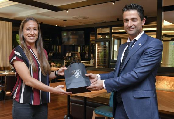 Ainhoa Álvarez, en la despedida de temporada del Athletic