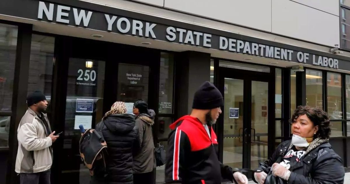 EE.UU: mejora el mercado laboral y caen los pedidos de subsidio por desempleo