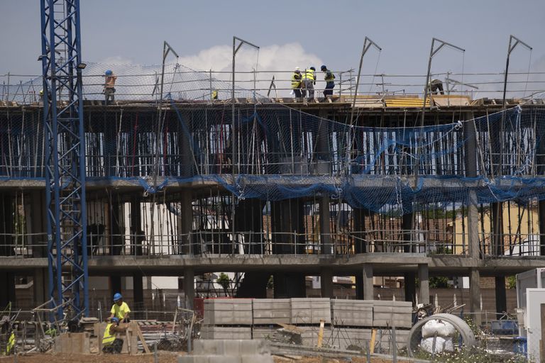 Construcción de una urbanización en Bormujos (Sevilla), hoy.