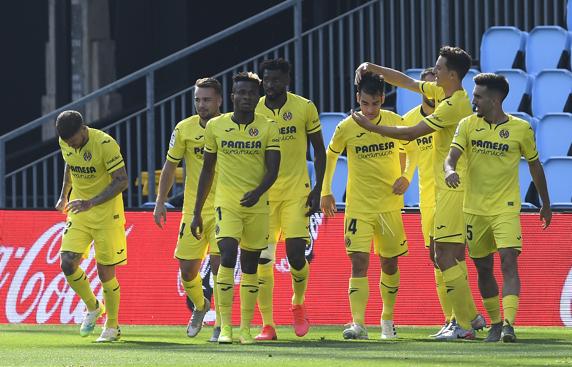 Los jugadores del Villarreal celebran el gol de Trigueros.
