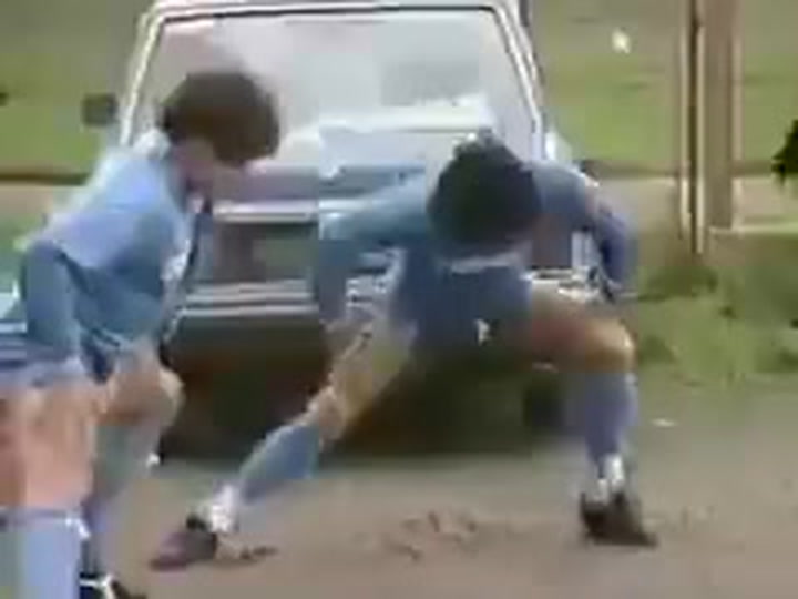 Pietro Puzone organizó un partido benéfico para un niño de su localidad que necesitaba una operación junto a Maradona.mp4 Pietro Puzone organizó un partido benéfico para un niño de su localidad que necesitaba una operación junto a Maradona.mp4