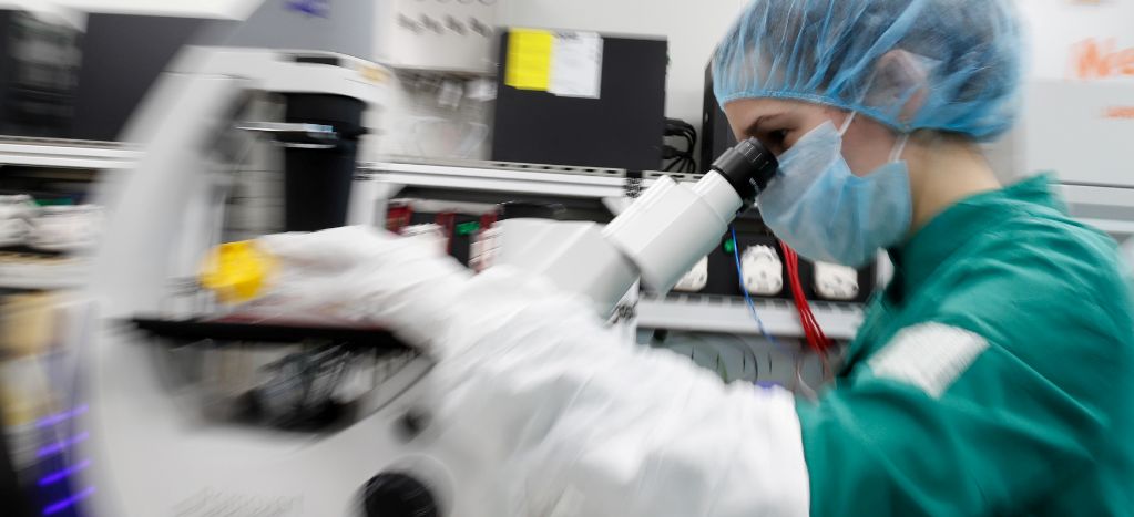 Farmacéutica estadounidense podría tener permiso para tratamiento de Covid-19 en septiembre