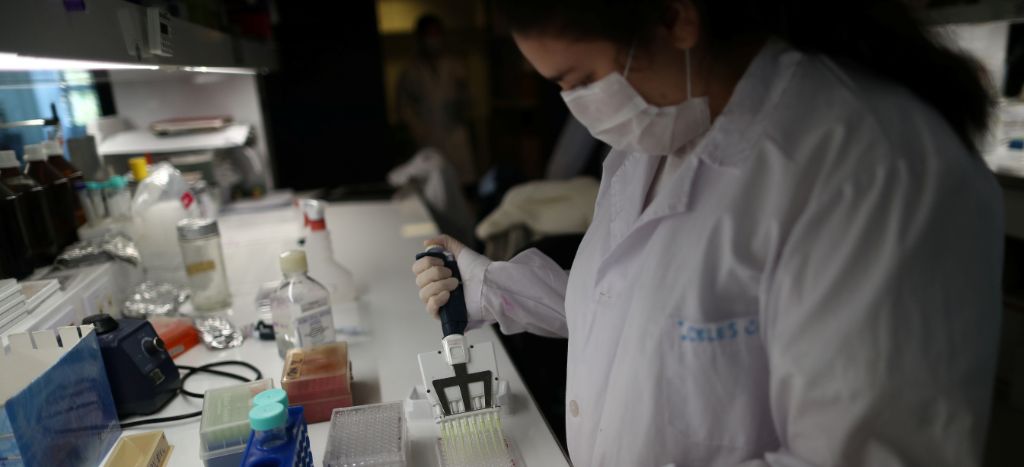 Genes y tipo de sangre podrían relacionarse con riesgo de enfermar gravemente de Covid-19: estudio