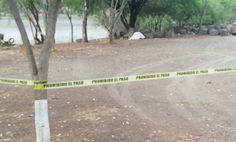 Hallan muerto a sujeto en calle de Galindo, San Juan del Río, su afición al alcohol lo llevó a la muerte