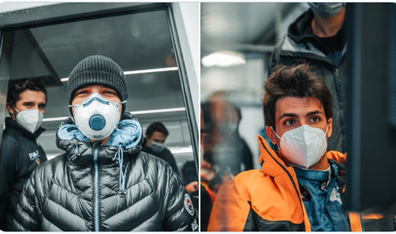 Landon Norris y Carlos Sainz, con sus mascarillas en el circuito de Silvertsone con McLaren