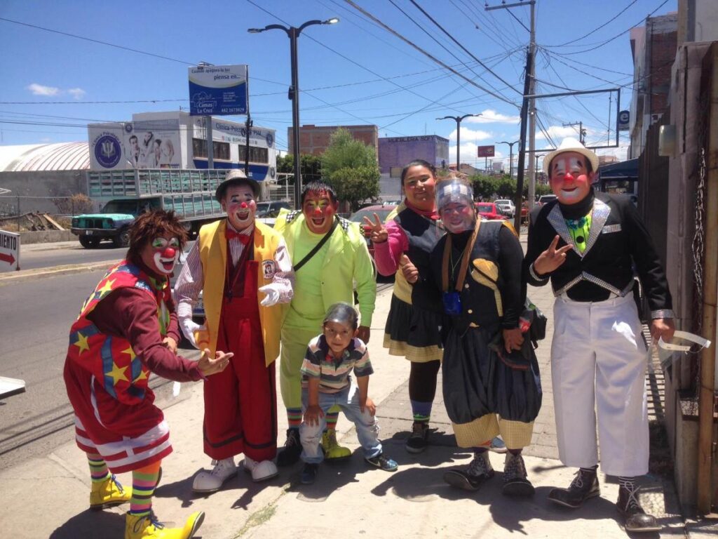 Les pegó cuarentena a Payasos de San Juan del Río, saldrán a botear ¡APOYALOS¡