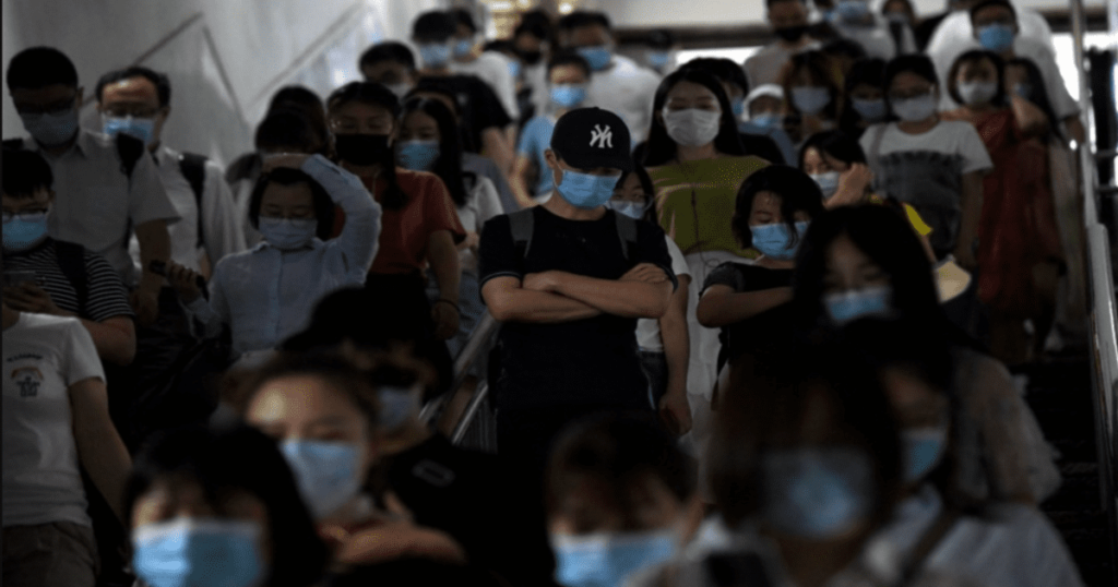 Los rebrotes de coronavirus alertan al mundo, que ya superó los ocho millones de casos