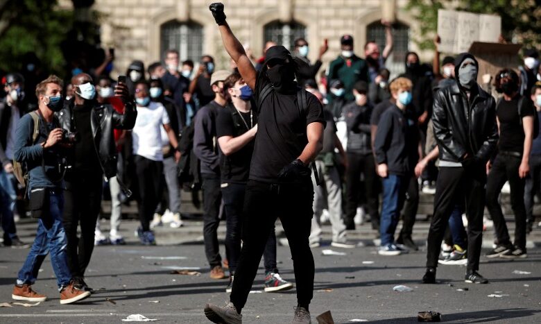 Manifestantes contra el racismo se enfrentan a la policía en París | Videos