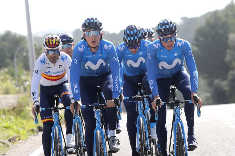 Valverde, Soler y Mas, al frente del Movistar durante una concentración en enero pasado.