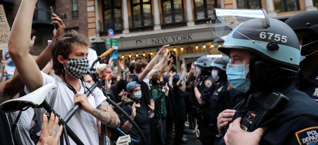 Mayoría de estadounidenses simpatiza con protestas; desaprueba respuesta de Trump: Encuesta Reuters