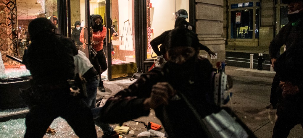 Registran más de 60 ataques contra periodistas durante las protestas en EU