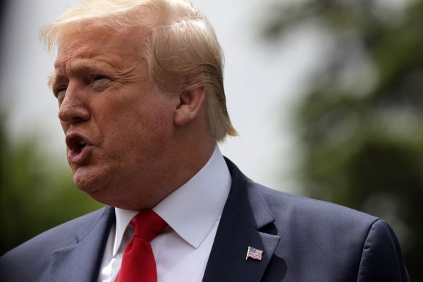 Trump insinúa detener la gran tecnología ‘poderosa’ en el último tweet ‘get out the vote’