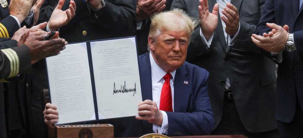 Trump firma decreto de reforma policial tras semanas de protestas por injusticia racial