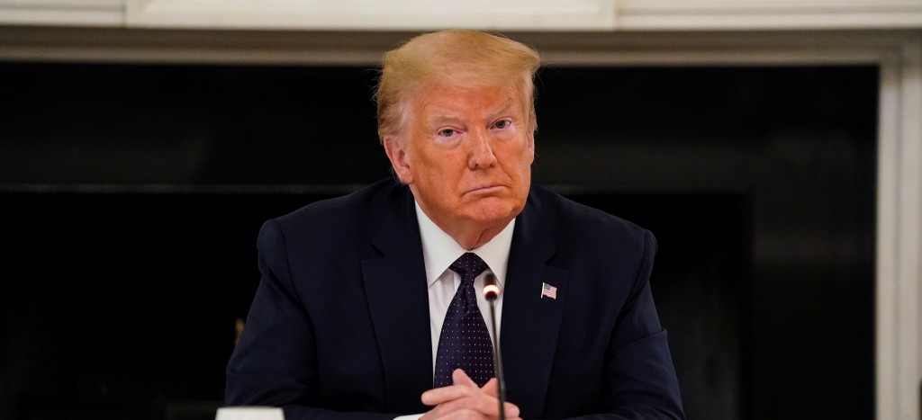 Trump sugiere un montaje en la agresión de policías a un anciano