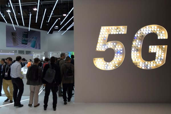 Twitter comienza a poner etiquetas de verificación de hechos en tweets sobre 5G y COVID-19