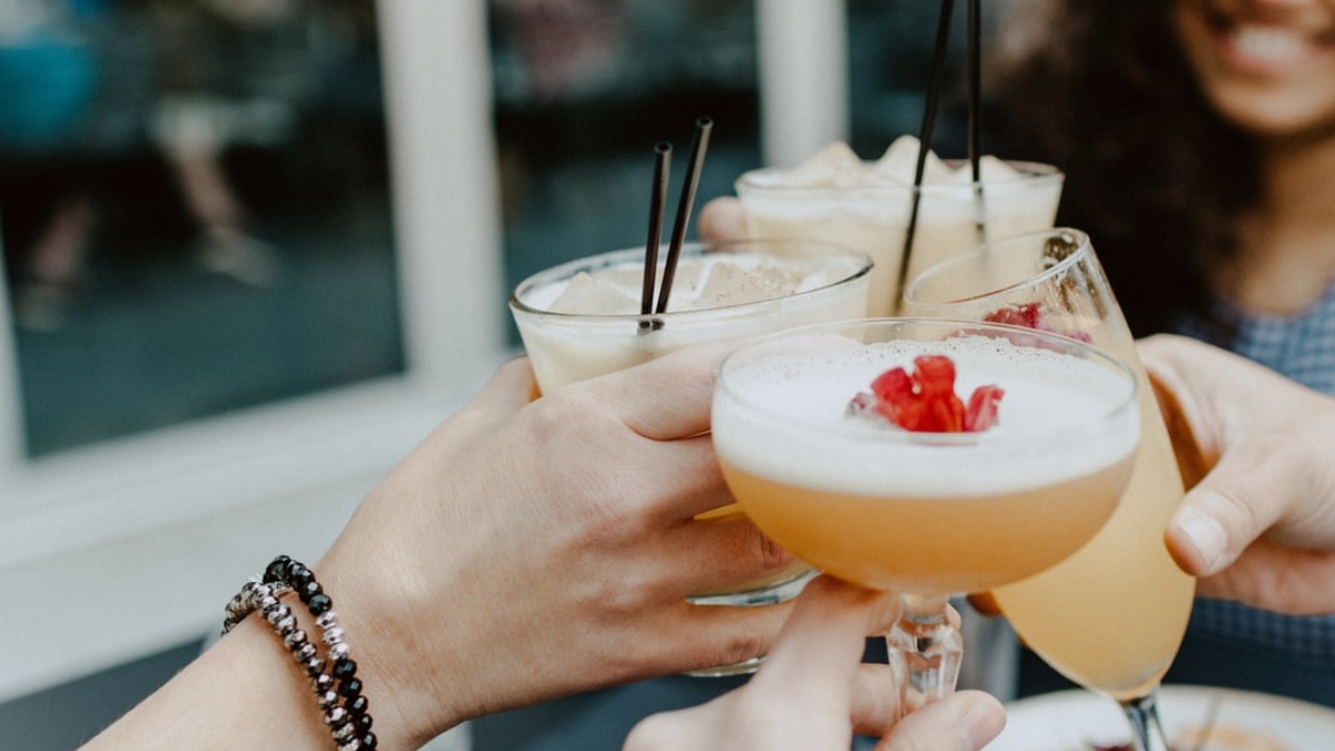 Viaja a Sevilla sin moverte de casa con la receta del cóctel ‘Agua de Sevilla’