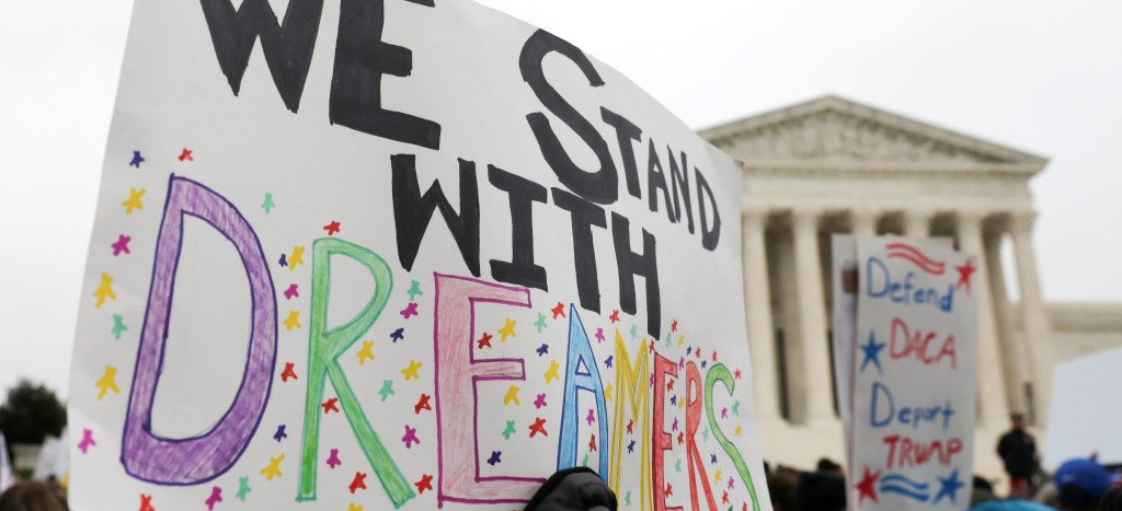 Victoria para ‘dreamers’: Trump no puede rescindir DACA, determina Corte Suprema