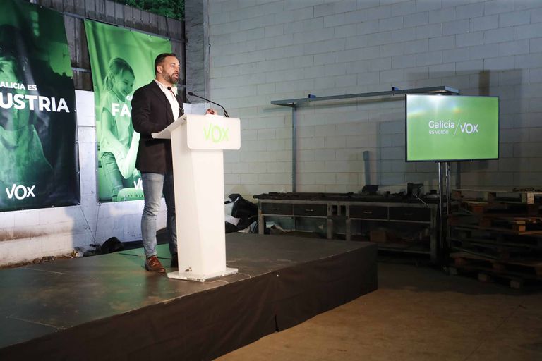 El presidente de Vox, Santiago Abascal, durante su intervención en Pontevedra  en la presentación de las candidaturas de VOX para las Elecciones gallegas.