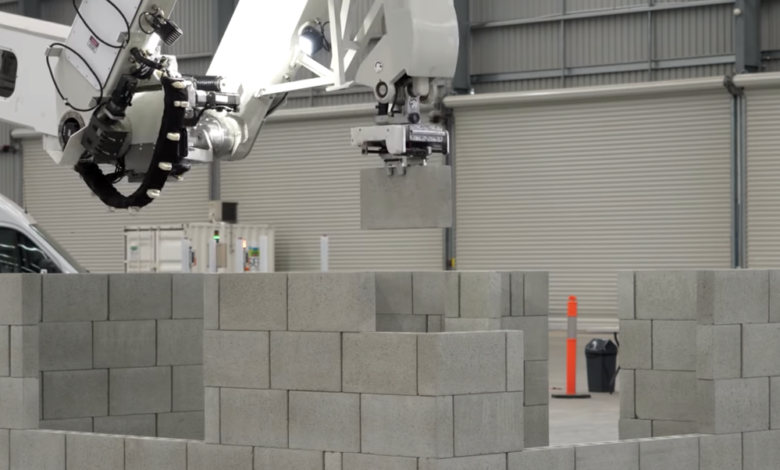 Watch a Bricklaying Robot Set a New Lay Speed Record