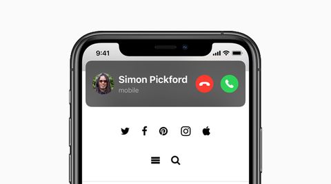ios 14 ofrece un diseño compacto completamente nuevo que permite a los usuarios realizar múltiples tareas mientras reciben llamadas, hacen preguntas a siri o miran videos