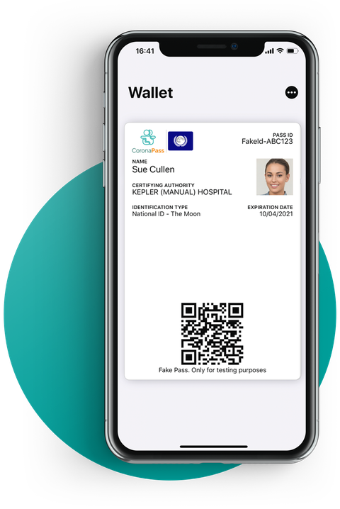 una pantalla de iPhone muestra coronapass, un concepto de pasaporte de salud