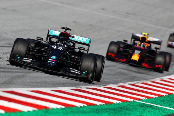 Red Bull considera que Hamilton arruinó una carrera que Albon podía haber ganado