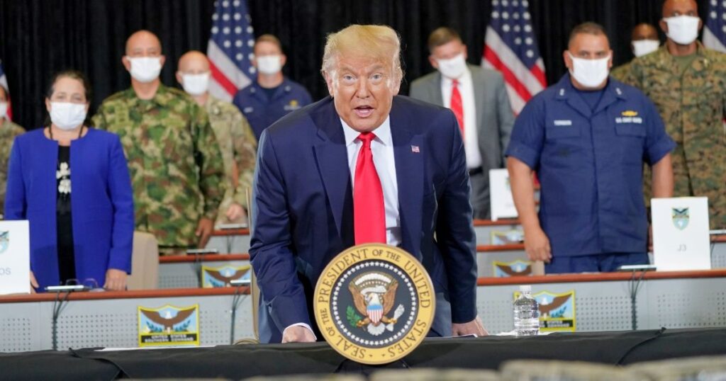 Trump viajó al epicentro de la pandemia en Estados Unidos y acusó a Biden de ser "títere de la izquierda"