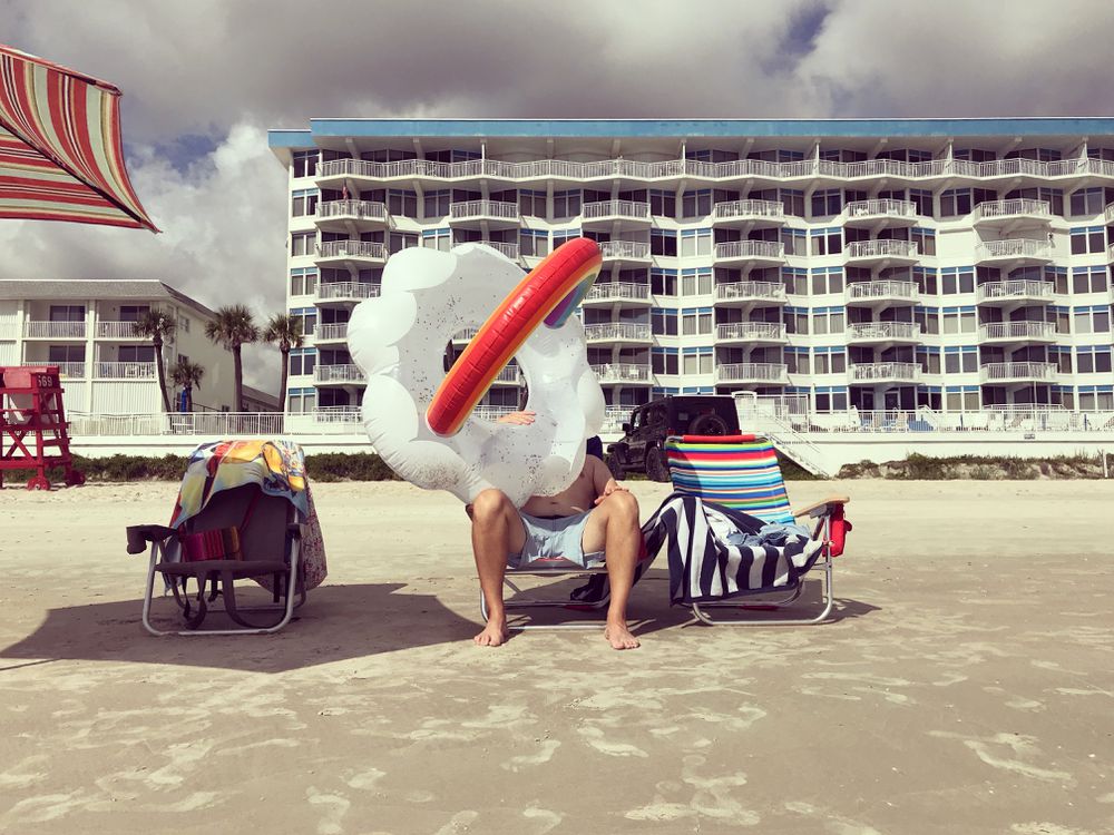 Ultrahigiénicos, superconectados y… ¿mojigatos? Los tópicos de un verano atípico